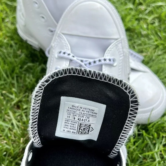 CONVERSE MILEY CYRUS LIMITED EDITION COLOR WHITE/SIZE 11 UNISEX(MEN’S-WOMEN’S) - Picture 3 of 6